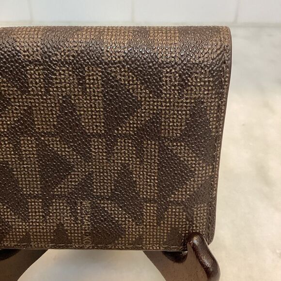 Michael Michael Kors Signature Print Jet Set Travel Flap Card Holder - Picture 6 of 15